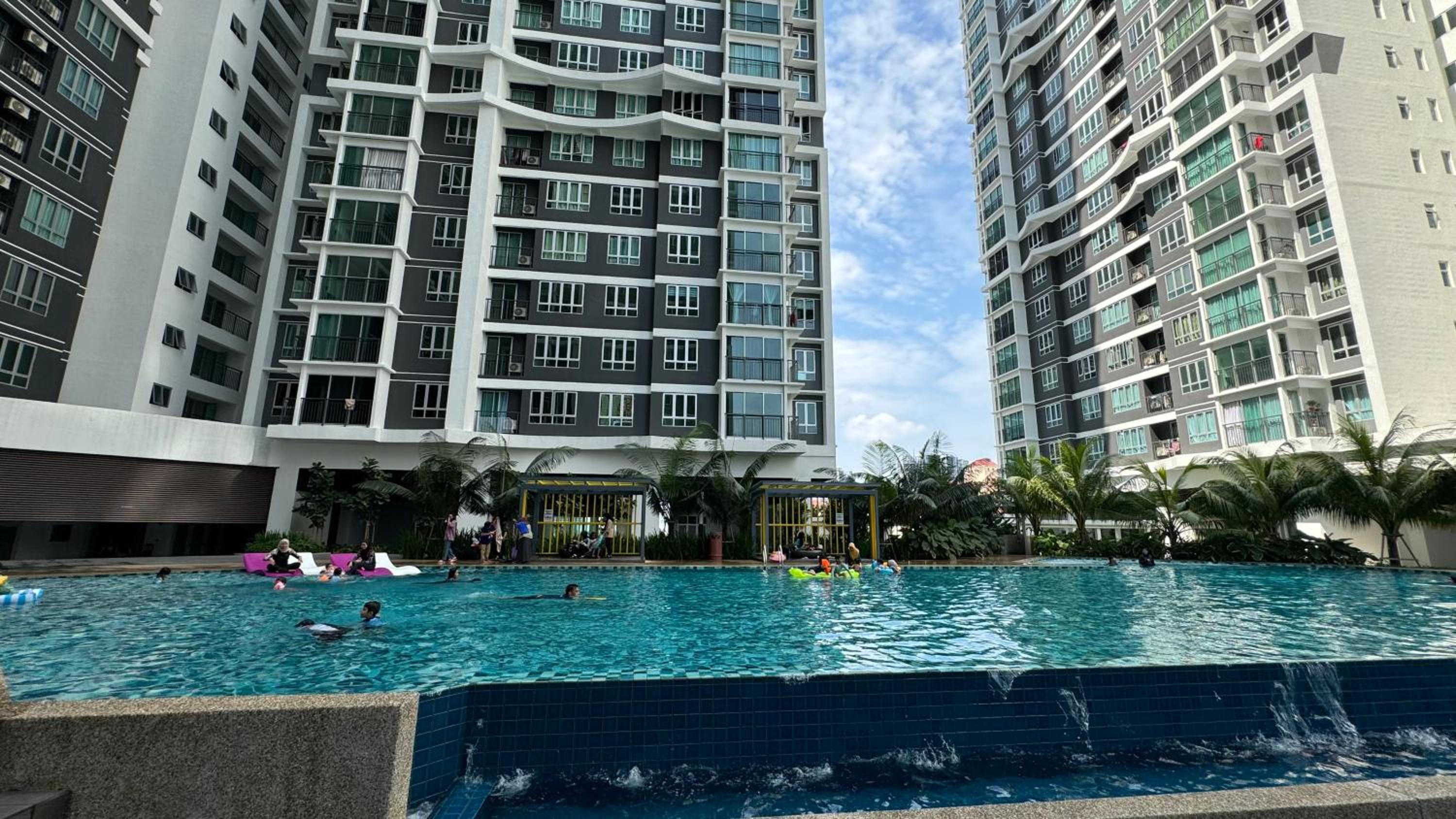 MH Platinum 2 Blissful Fully Aircon SUITE