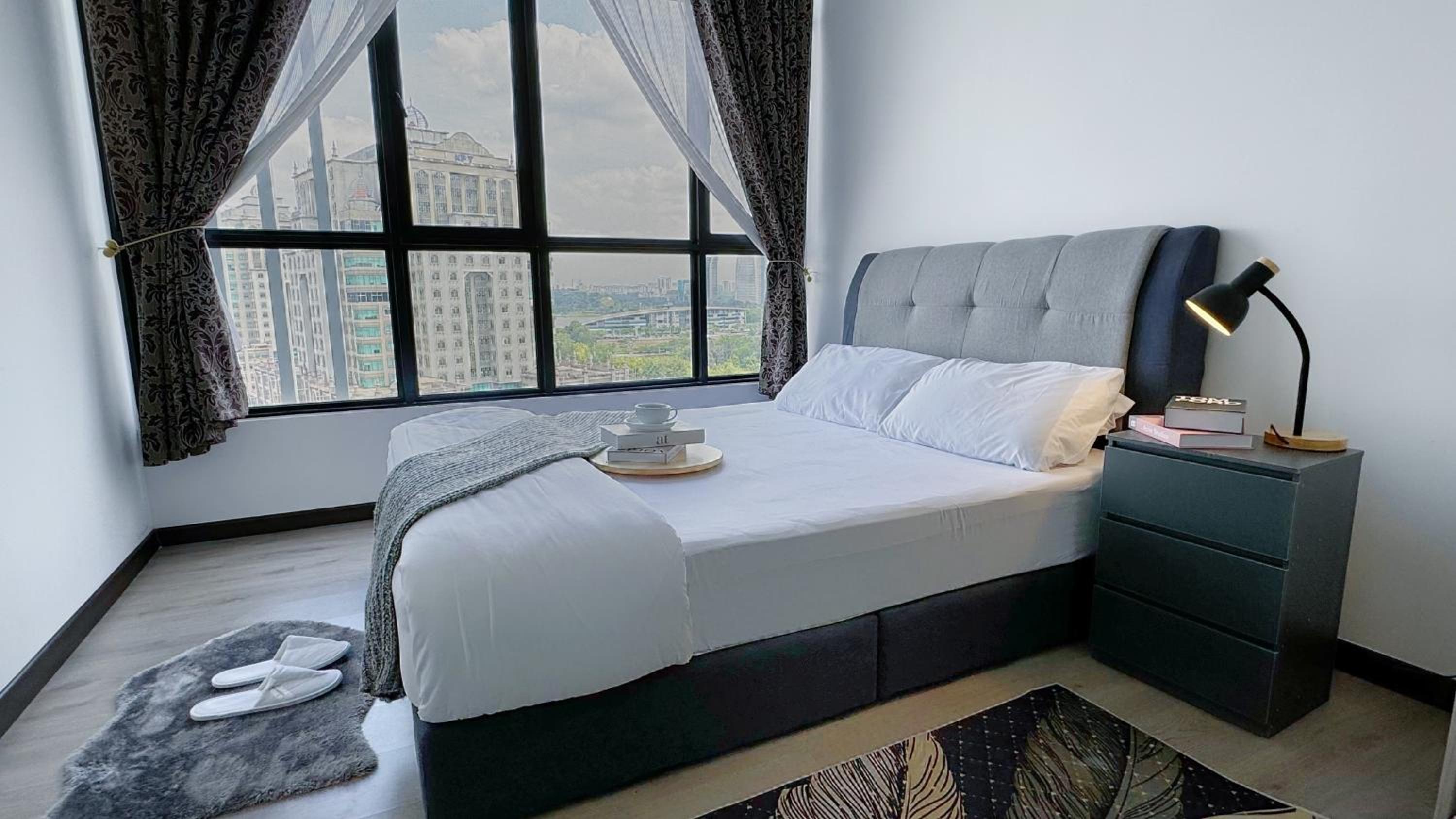 MH Platinum 2 Blissful Fully Aircon SUITE