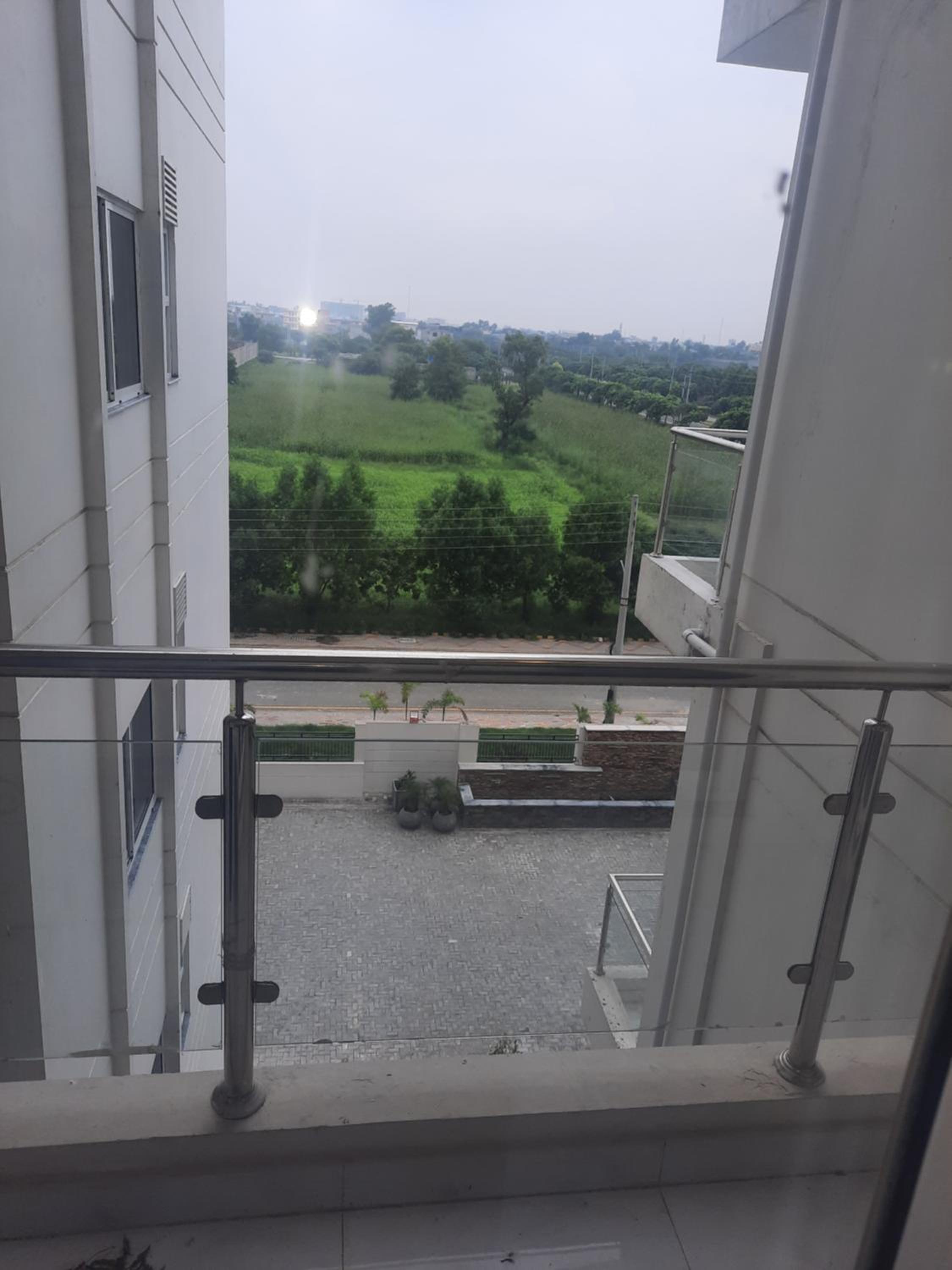 Zameen Opal Appartment # 324, 3rd floor, Lahore view 4