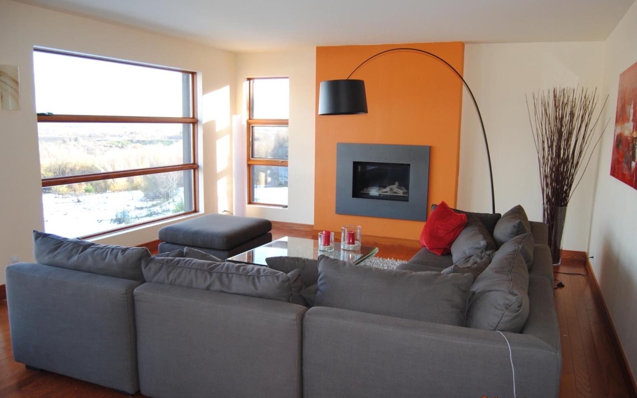 Spacious luxurious Villa, bright cottage, pool, Jacuzzi, sauna, nature