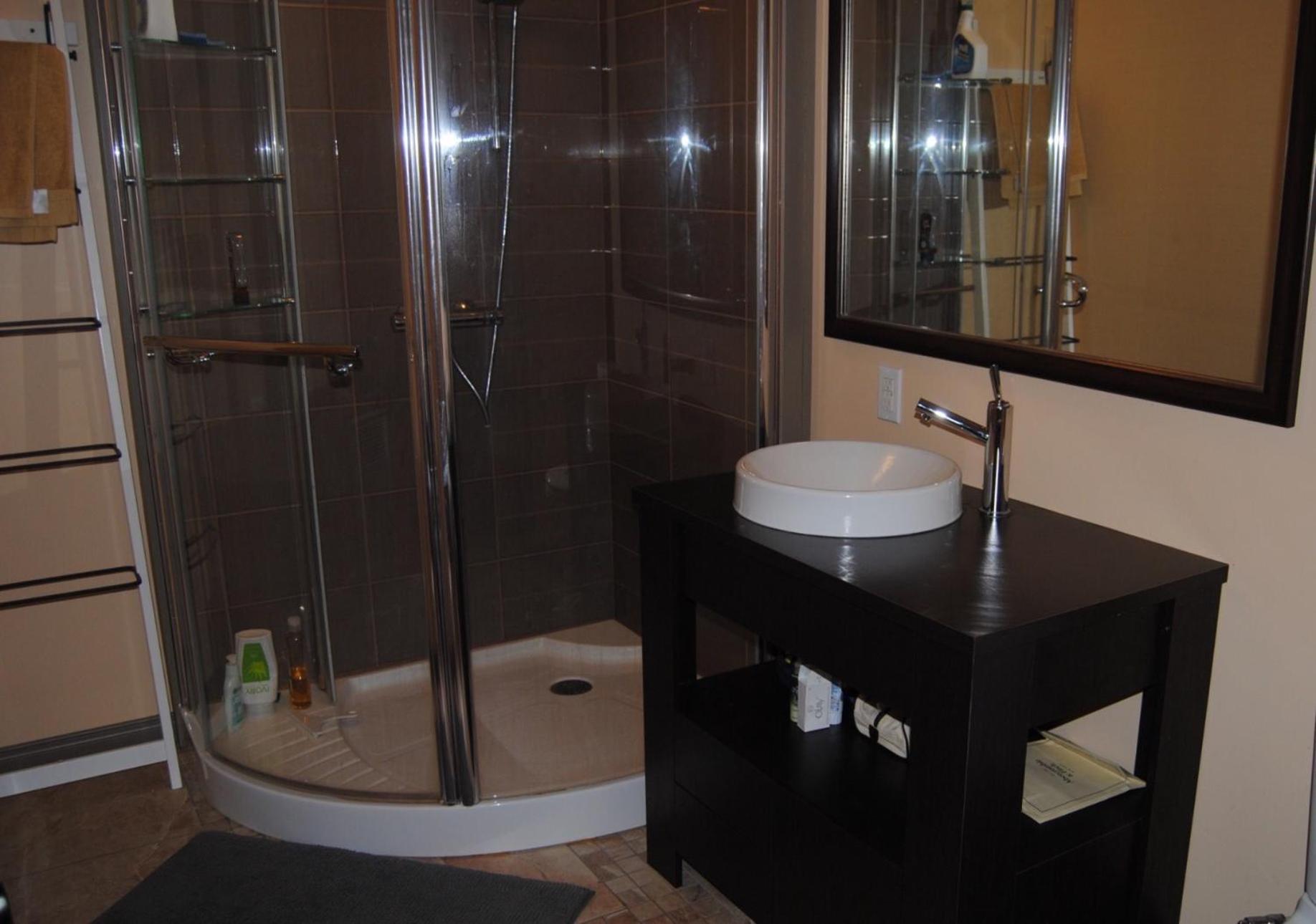 Spacious luxurious Villa, bright cottage, pool, Jacuzzi, sauna, nature