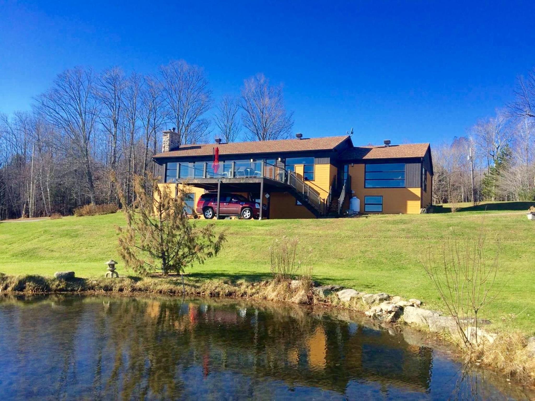 Spacious luxurious Villa, bright cottage, pool, Jacuzzi, sauna, nature