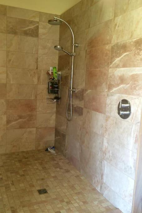 Spacious luxurious Villa, bright cottage, pool, Jacuzzi, sauna, nature