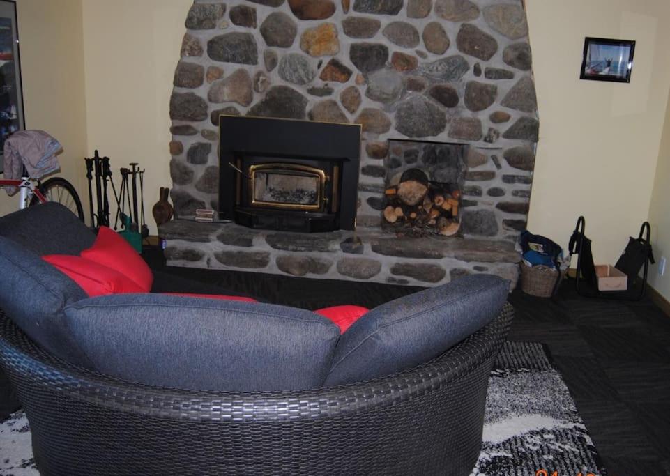 Spacious luxurious Villa, bright cottage, pool, Jacuzzi, sauna, nature