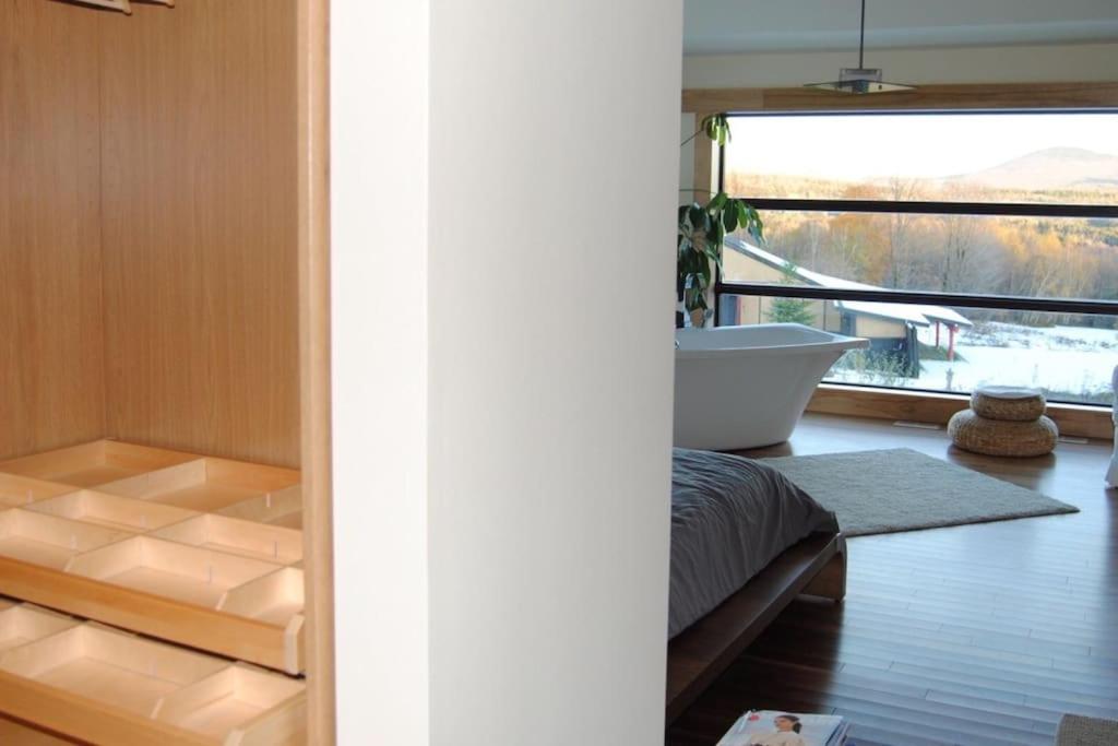 Spacious luxurious Villa, bright cottage, pool, Jacuzzi, sauna, nature
