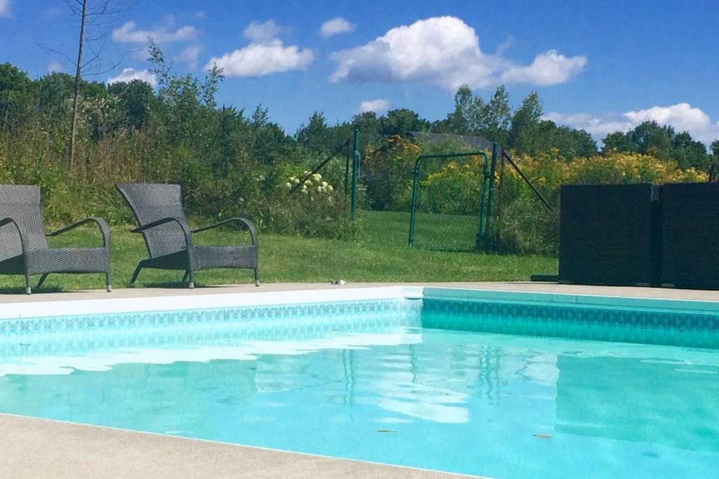Spacious luxurious Villa, bright cottage, pool, Jacuzzi, sauna, nature