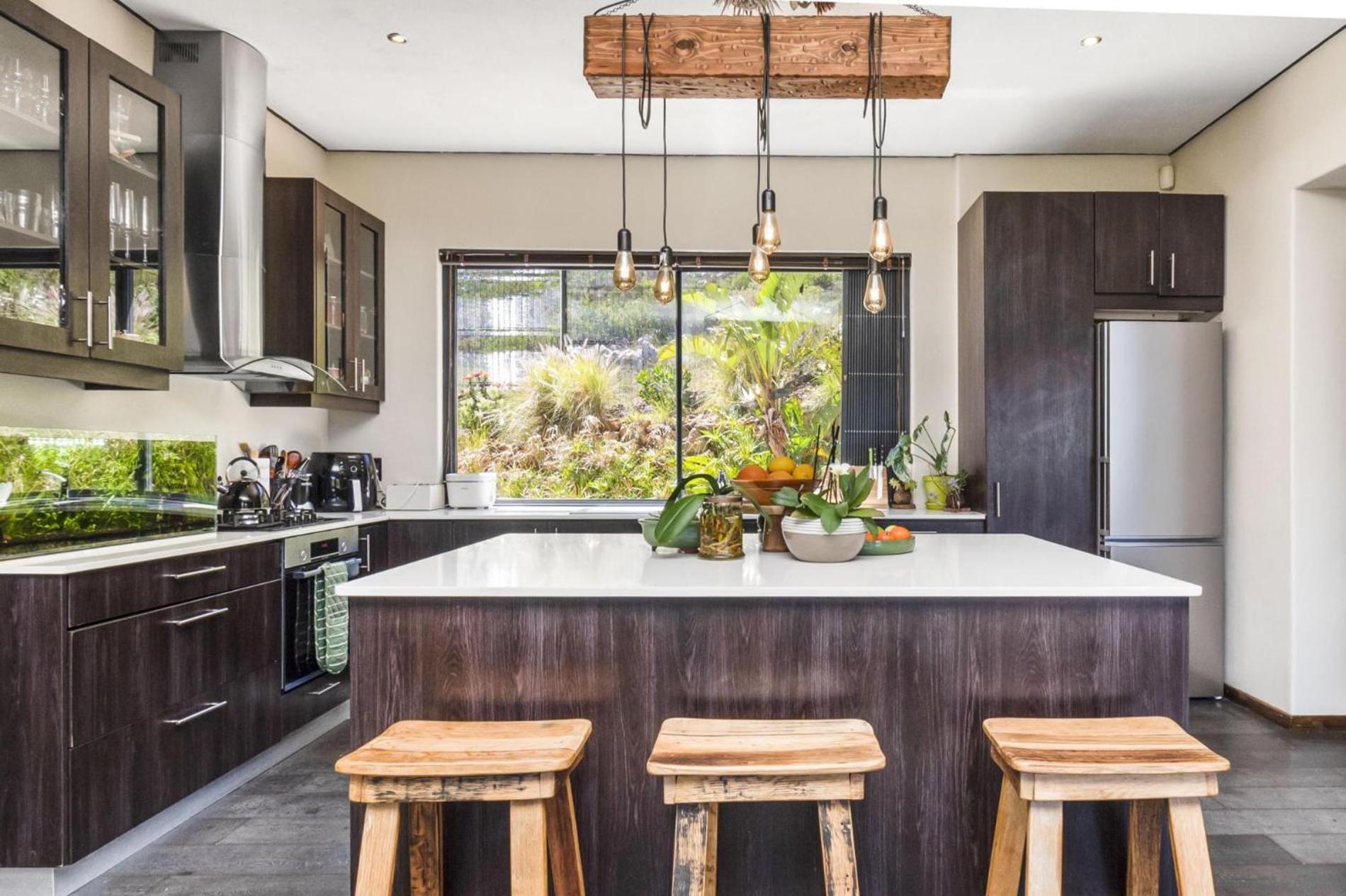 Hout Bay Coastal Villa with Mountain Views view 3