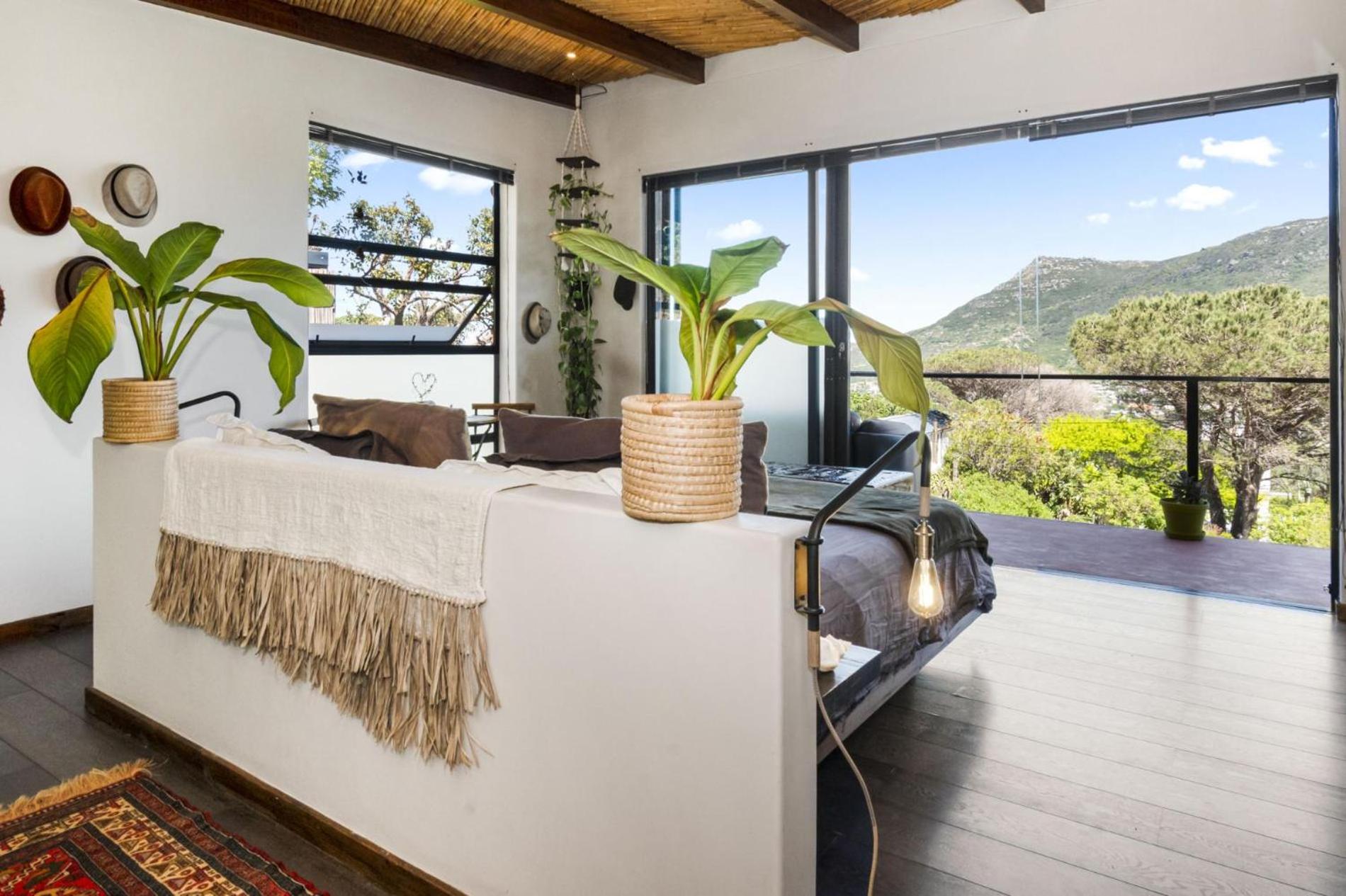 Hout Bay Coastal Villa with Mountain Views view 5