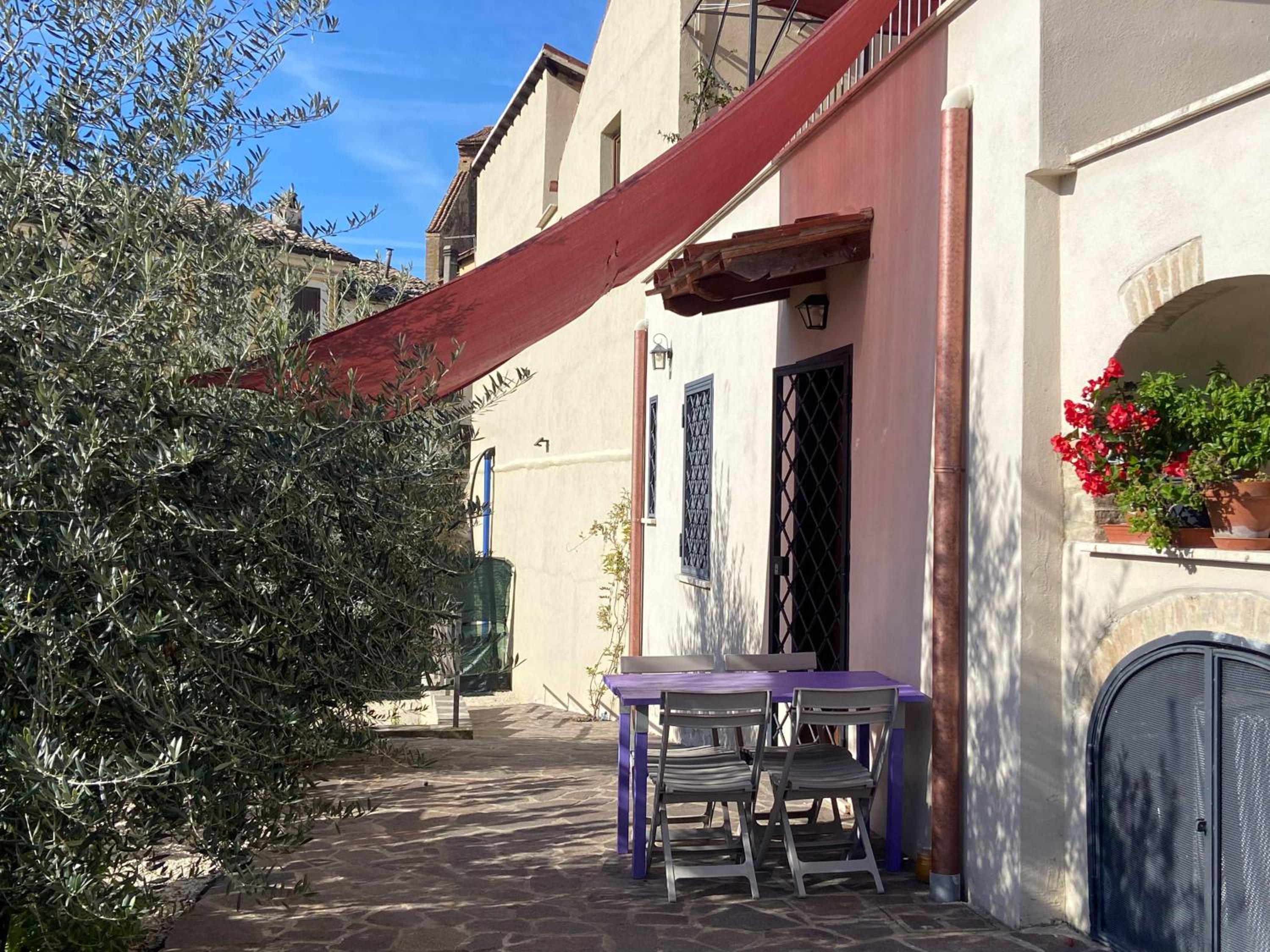 Little Sun Cottage with private carpark and sunny terraces view 2