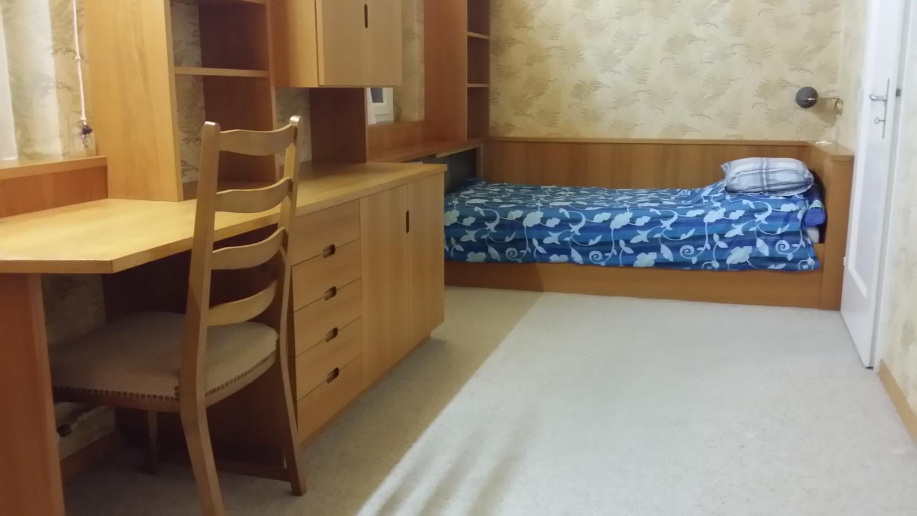 Single Room In Very Quiet & Cosy House With Garden