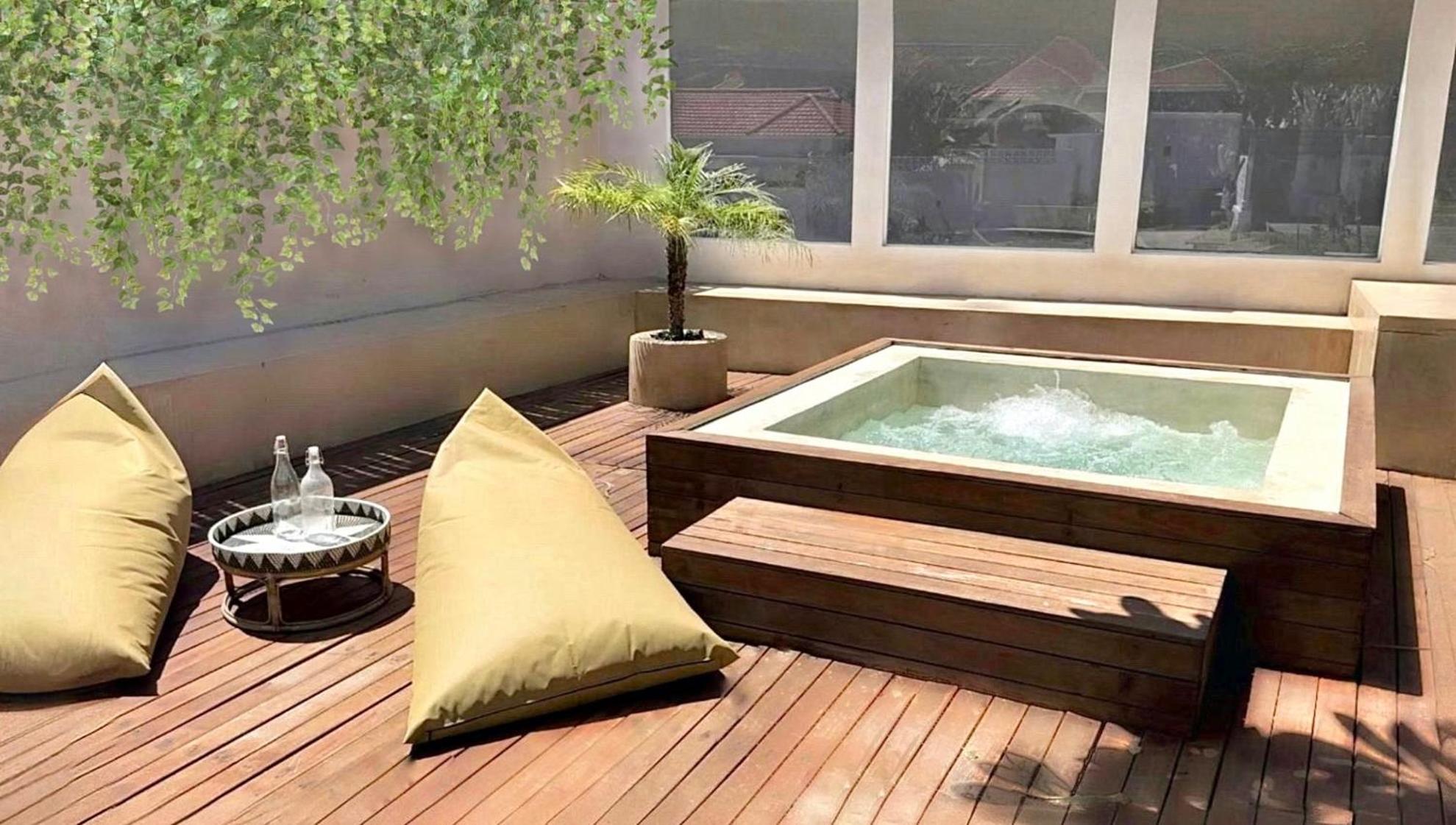Jacuzzi 3BR - Echo beach - walking distance view 3