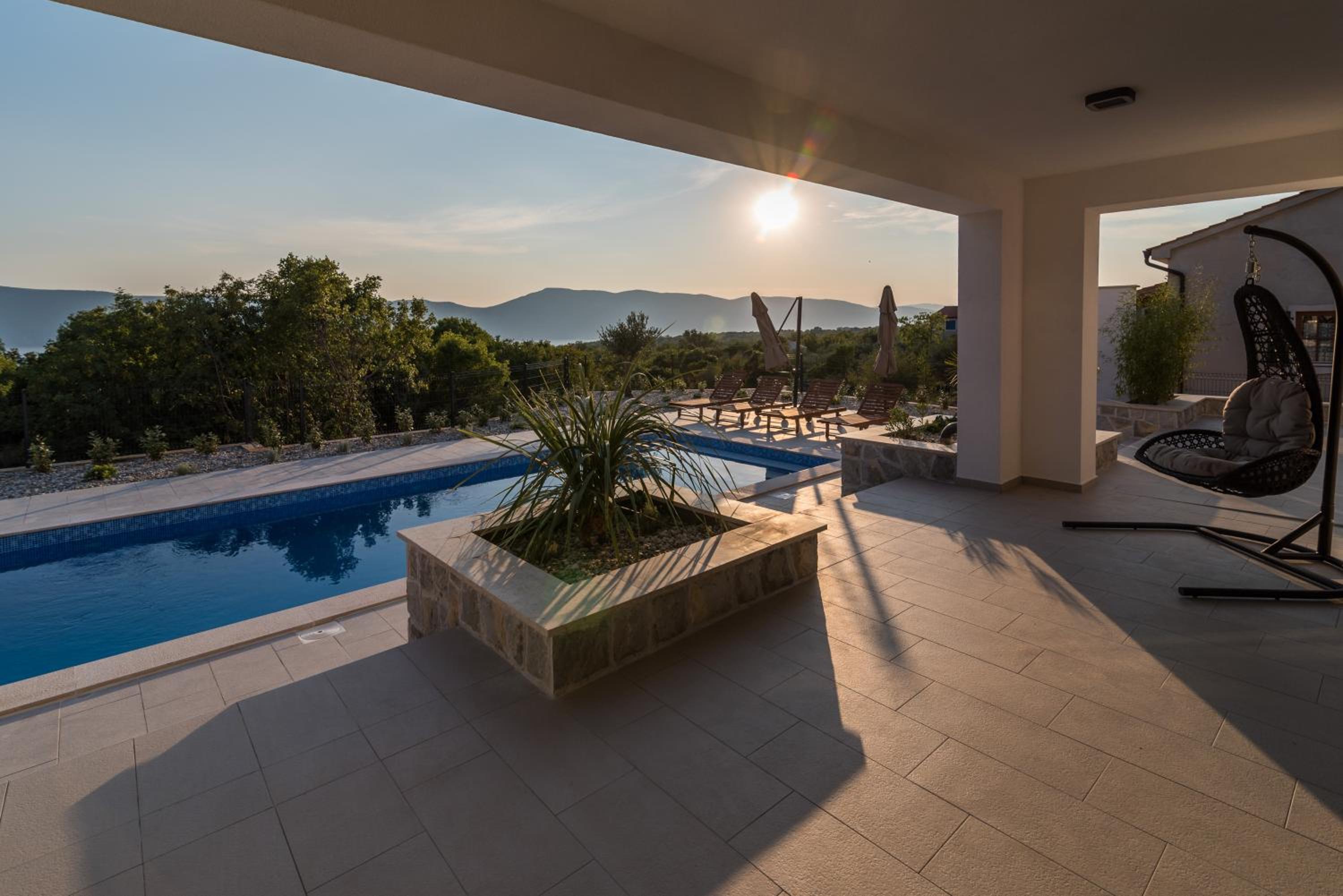 Villa Salvia with pool view 3