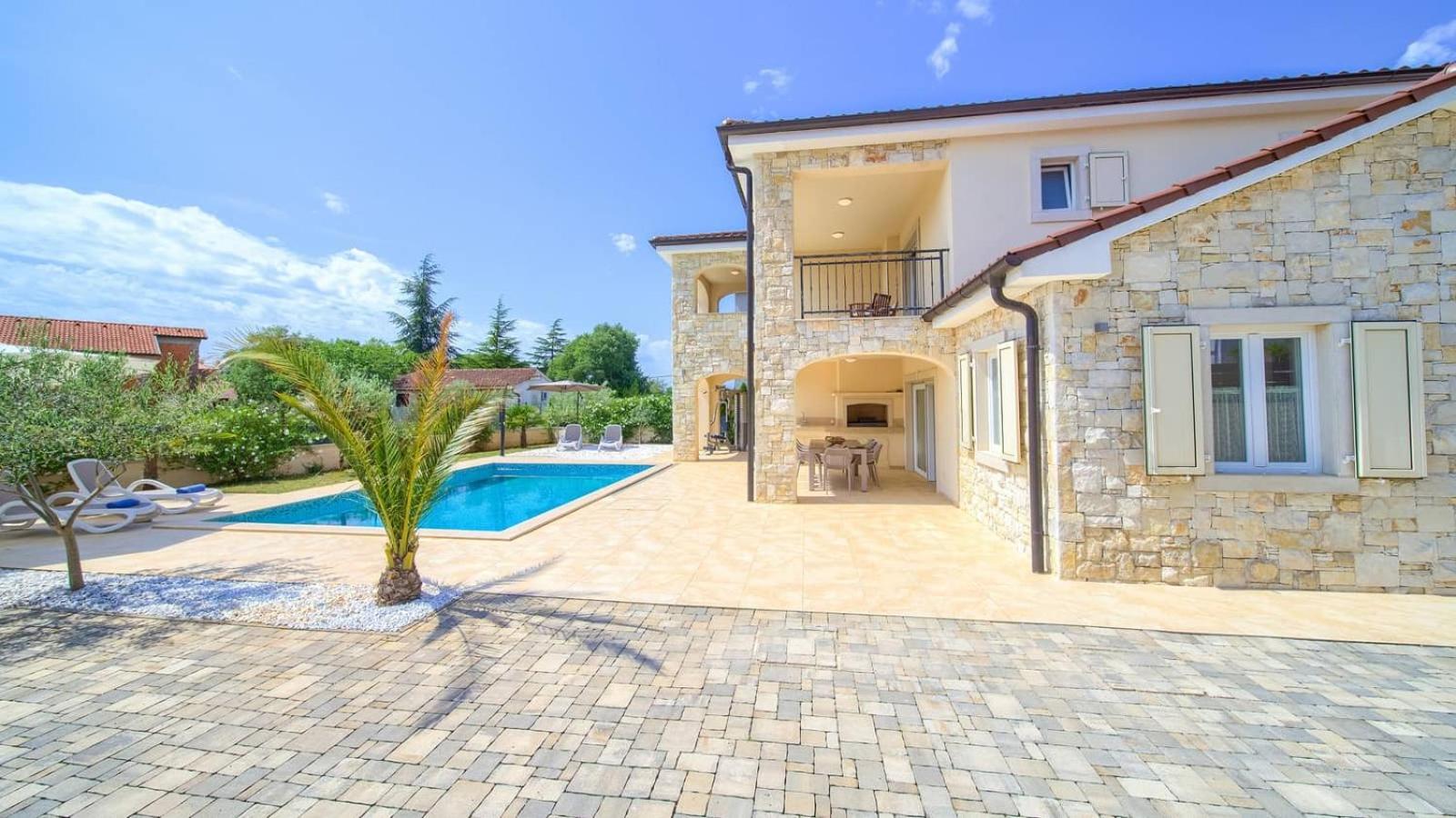 Luxury five stars villa with pool, near beach - by TRAVELER tourist agency Krk - ID 2140 view 2