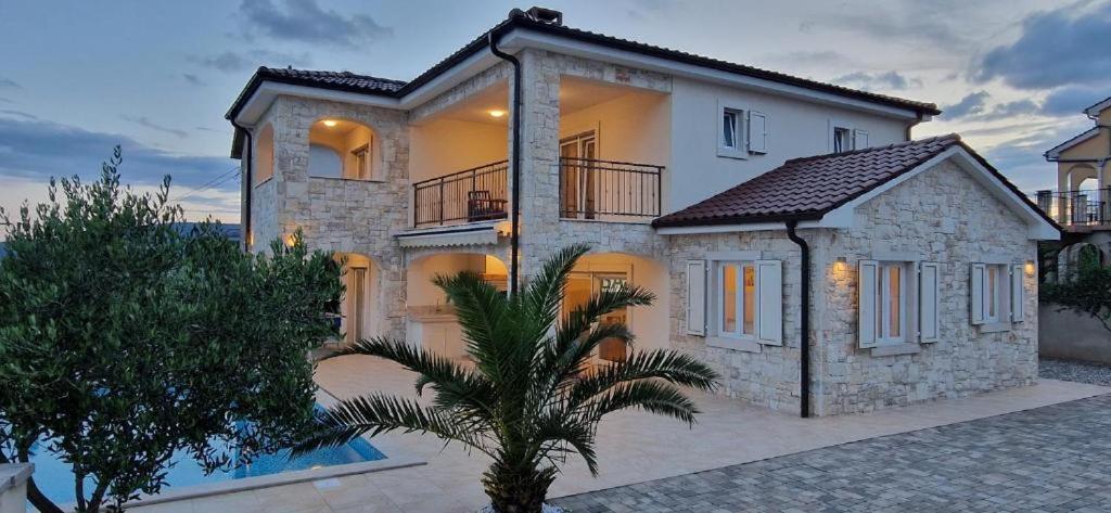 Luxury five stars villa with pool, near beach - by TRAVELER tourist agency Krk - ID 2140 view 3