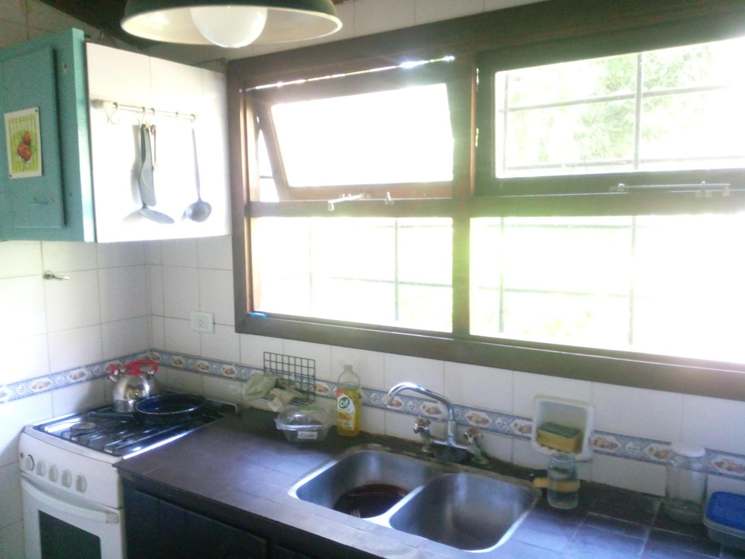 Habitación cerca del golf con baño privado en CASA COMPARTIDA