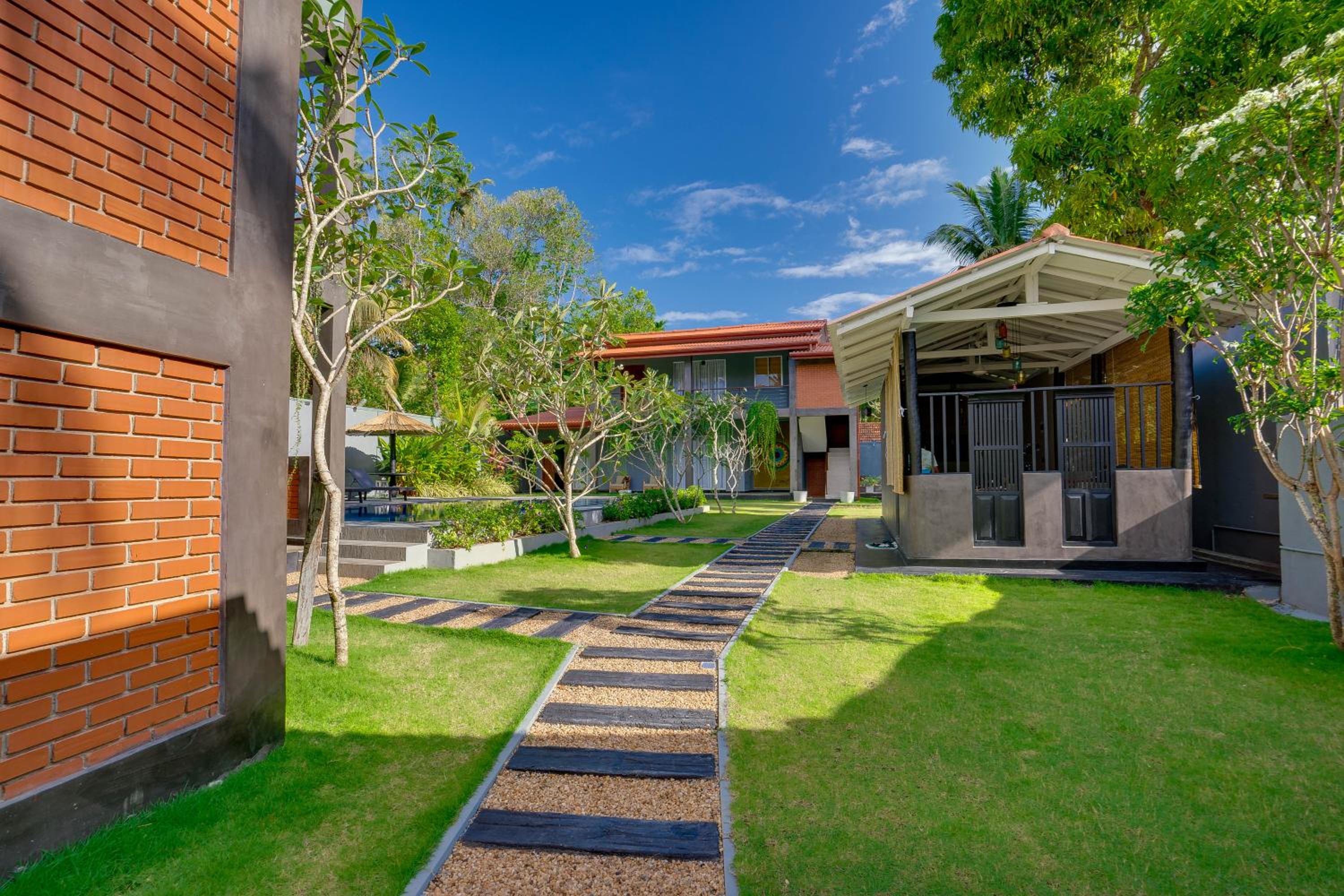 Hasthri Boutique Blue Apartment in Ahangama with pool Near Beach view 2