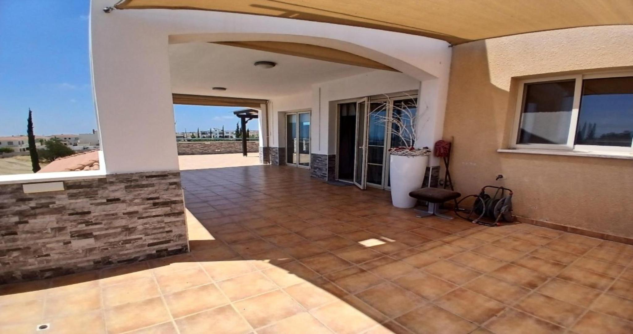 IRINI - Superior Luxury Apartment, Just 13 Minutes from Paphos