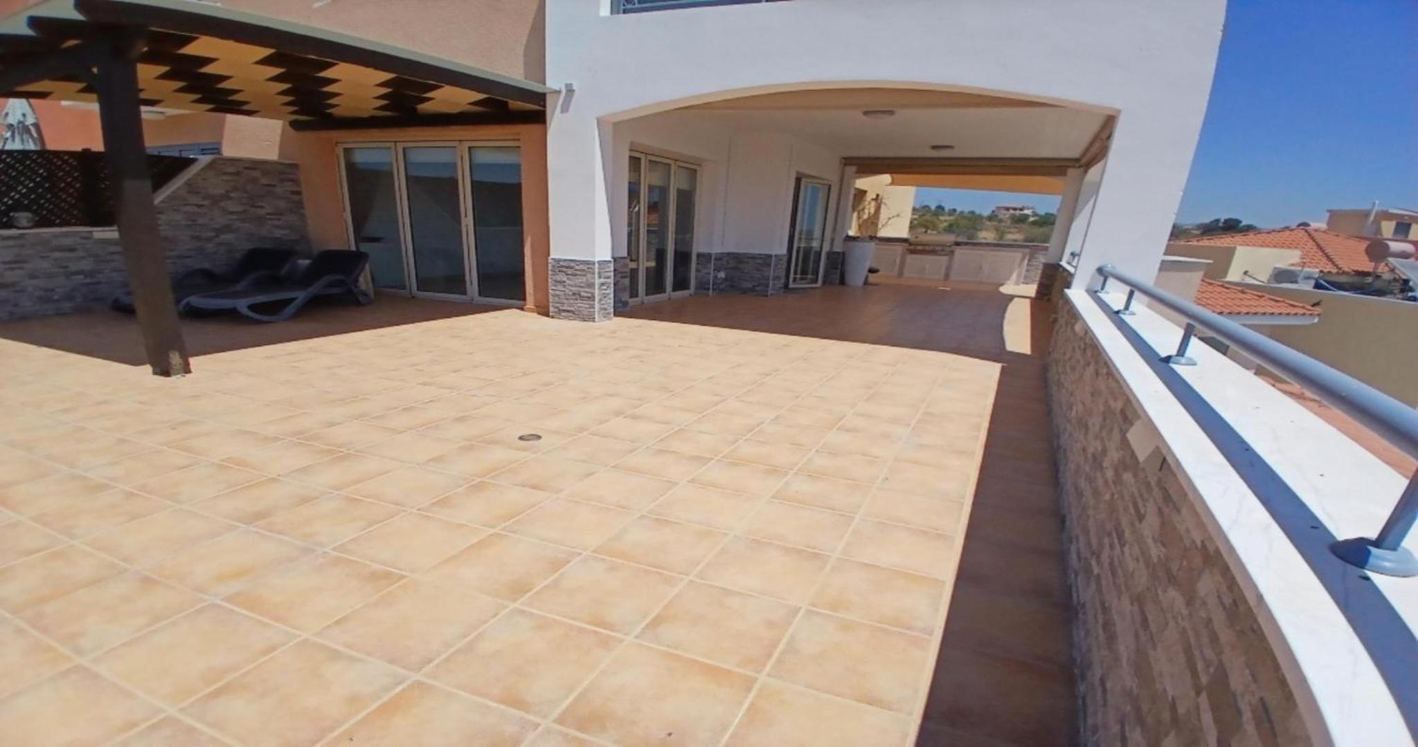 IRINI - Superior Luxury Apartment, Just 13 Minutes from Paphos