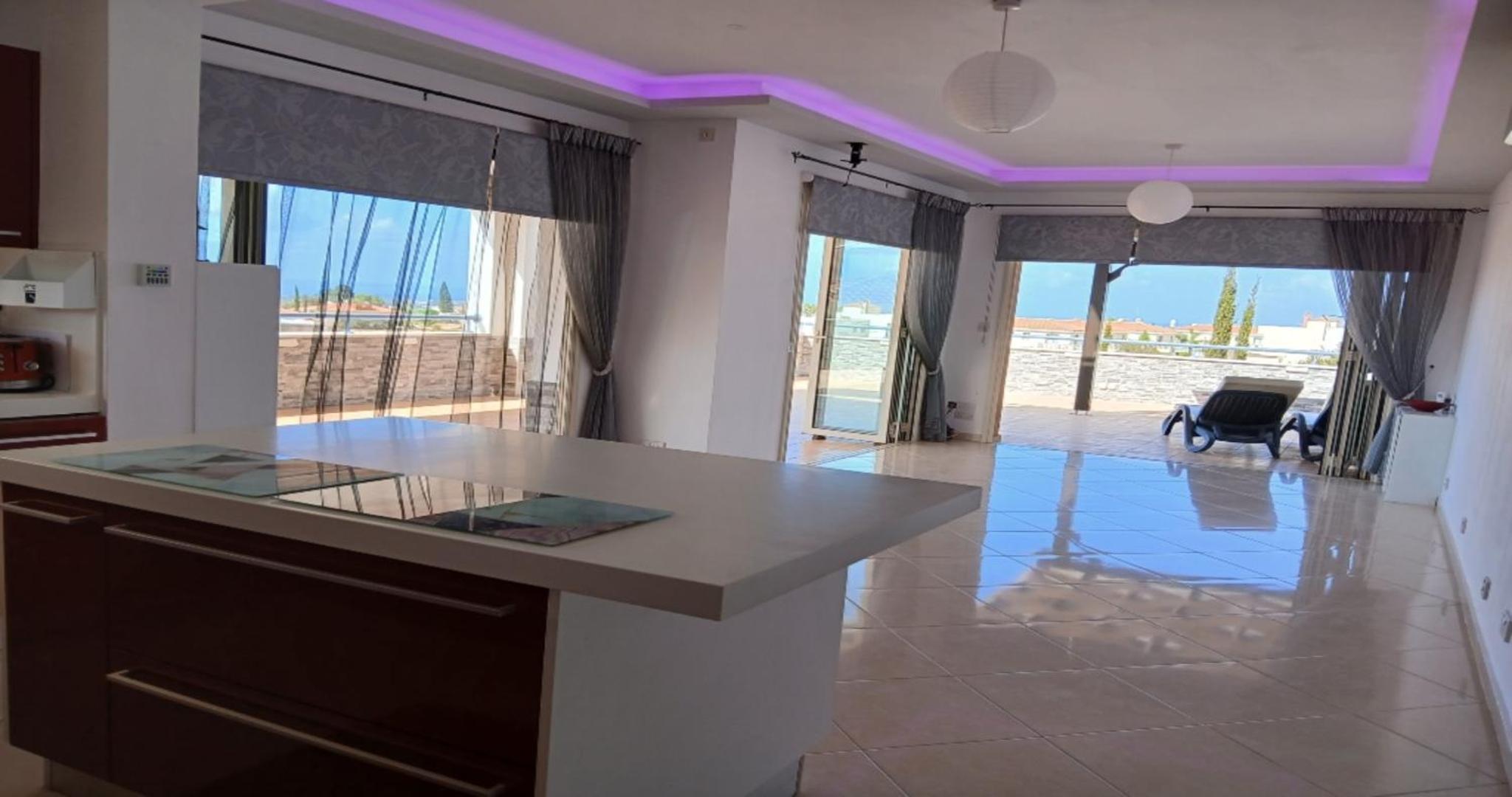 IRINI - Superior Luxury Apartment, Just 13 Minutes from Paphos