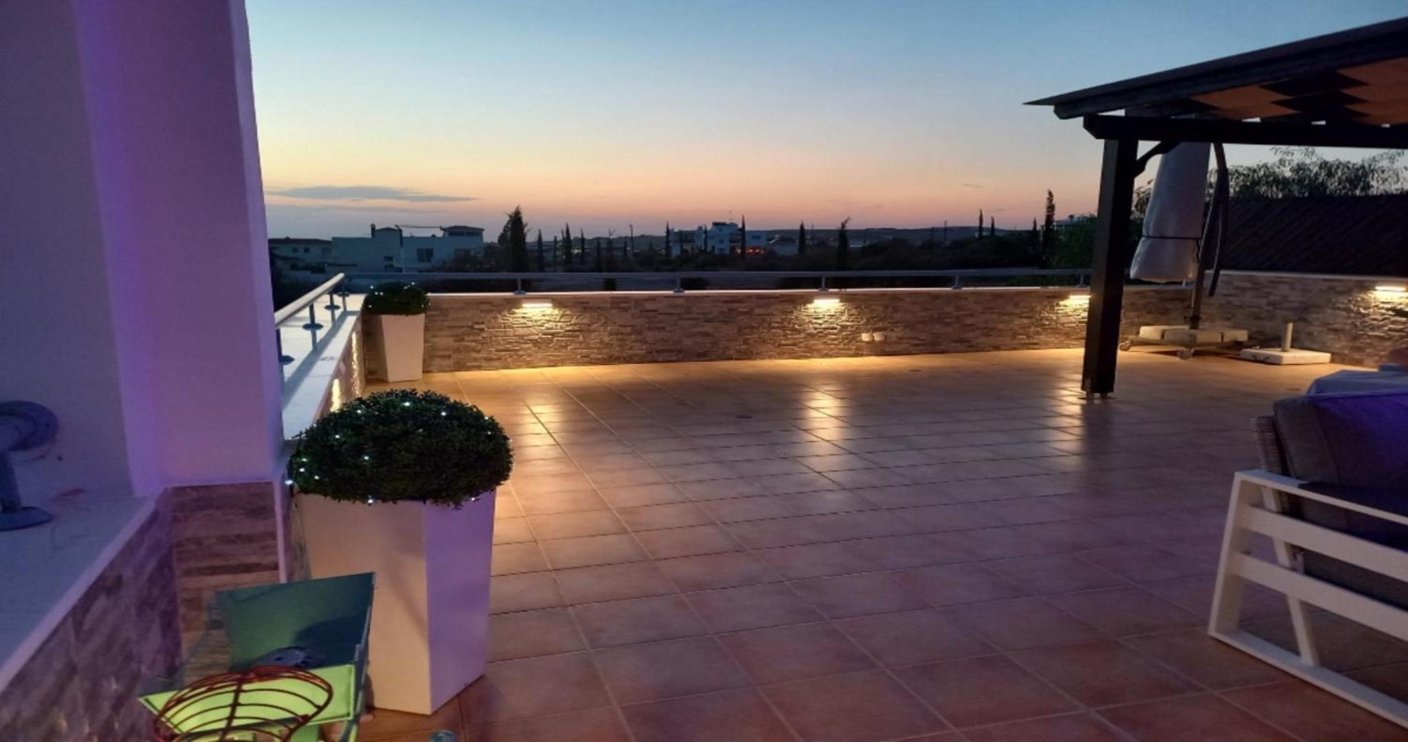 IRINI - Superior Luxury Apartment, Just 13 Minutes from Paphos