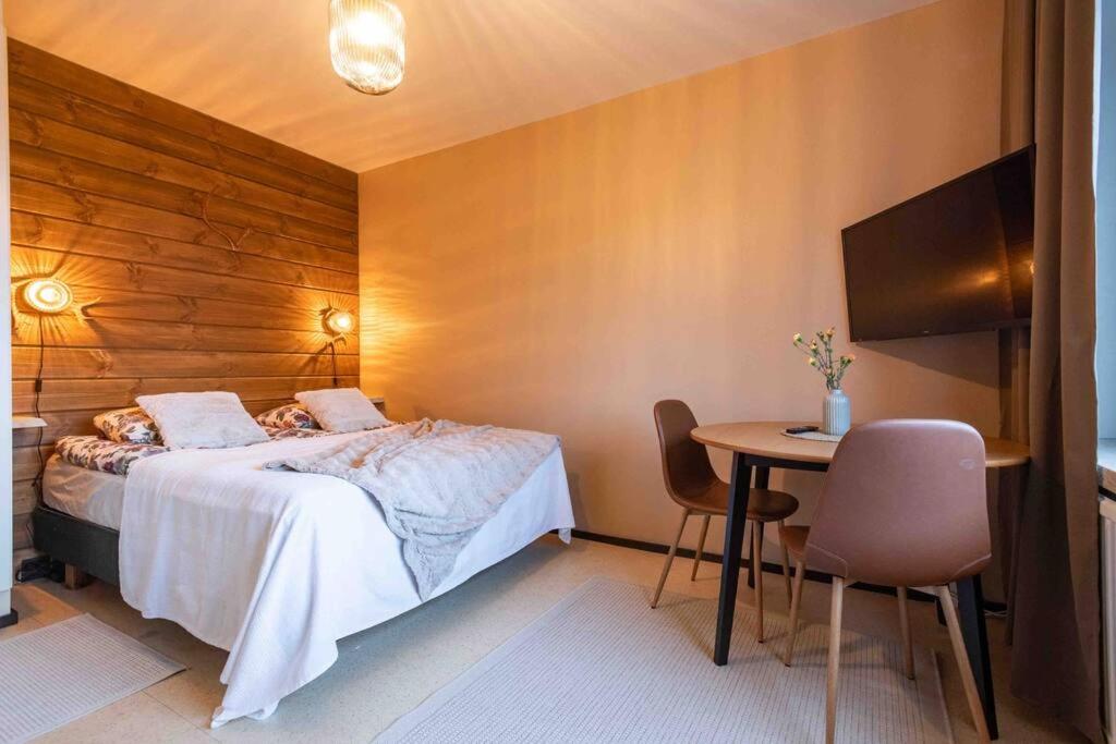 Ounas Orohat apartment