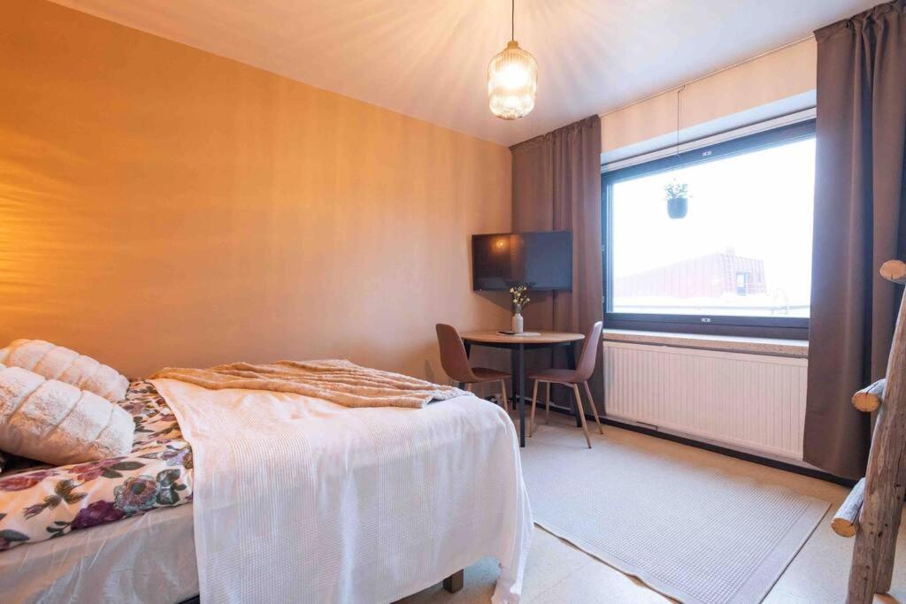 Ounas Orohat apartment