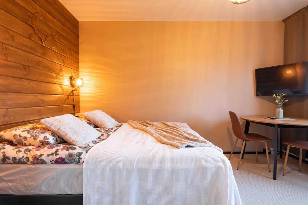 Ounas Orohat apartment
