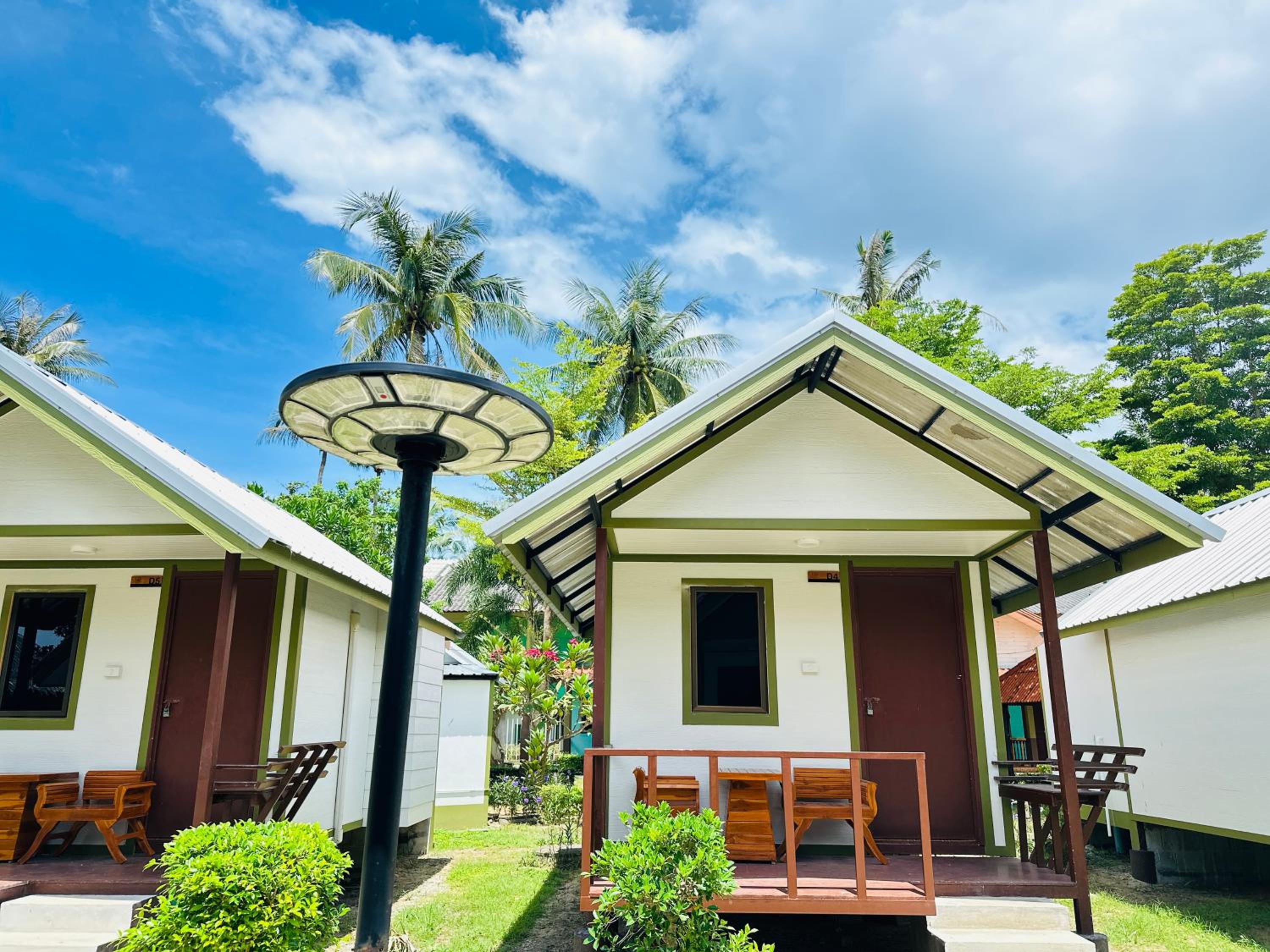 Lanta L.D. Beach Bungalow