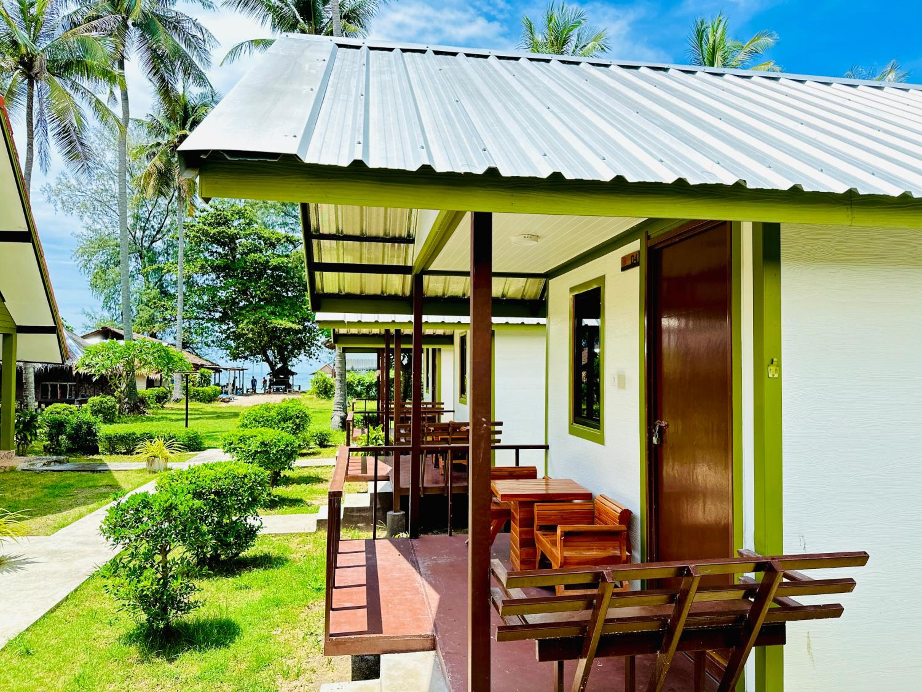 Lanta L.D. Beach Bungalow
