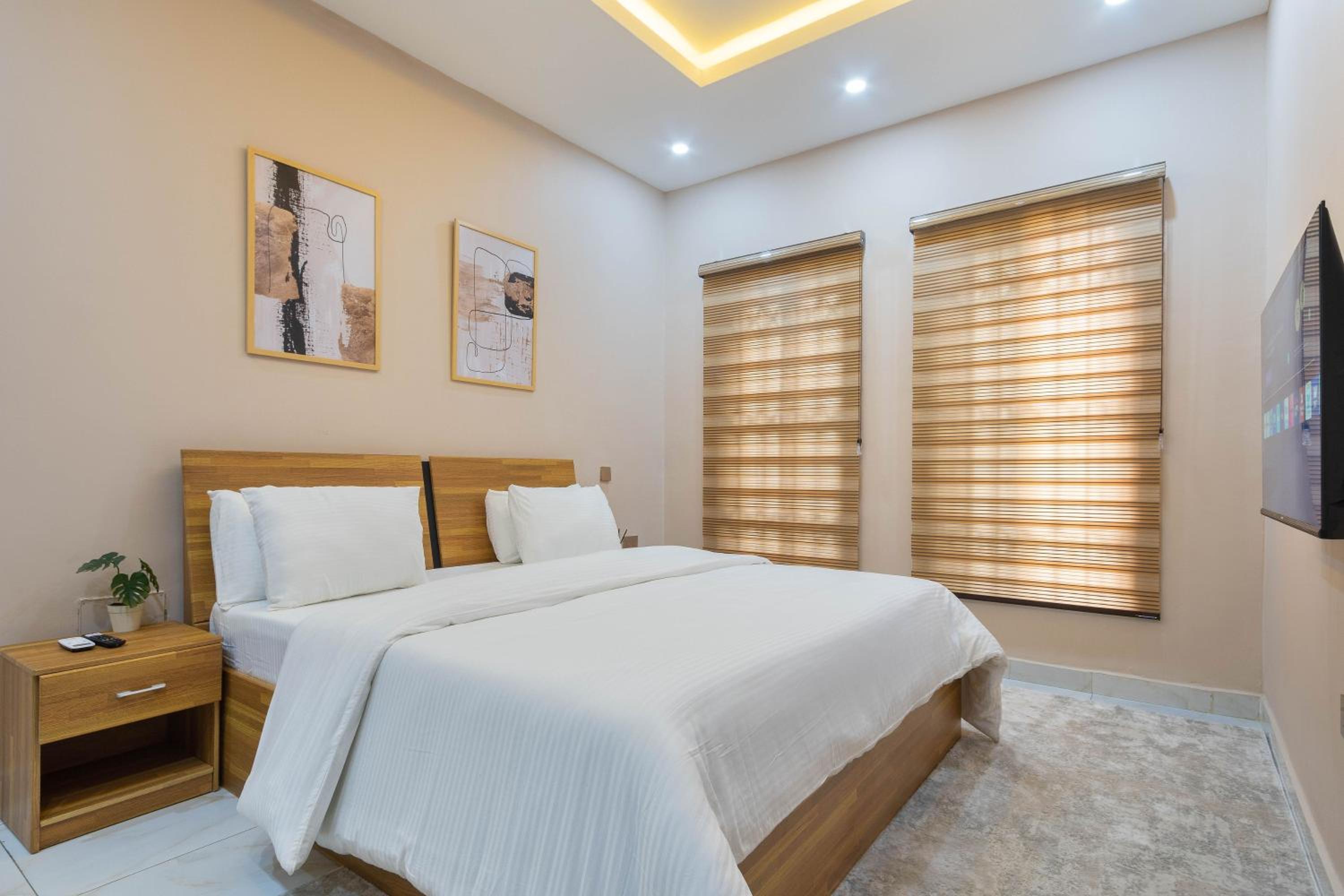 4 Bedroom Terrace in Lekki Phase 1 view 4