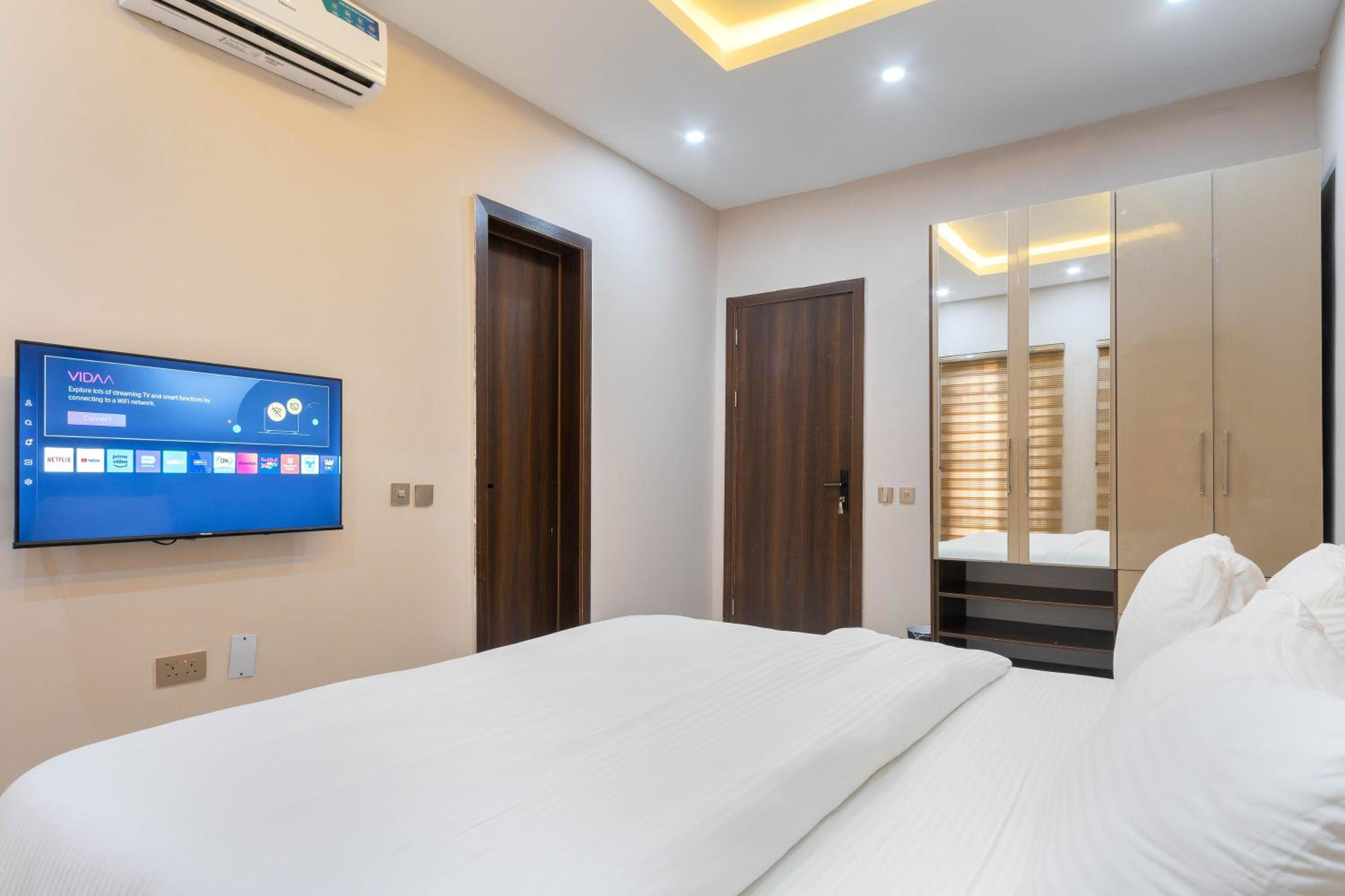4 Bedroom Terrace in Lekki Phase 1 view 5