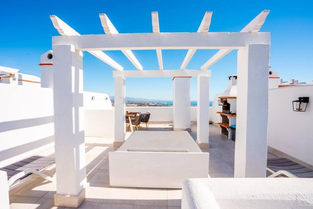 Casares Del Sol