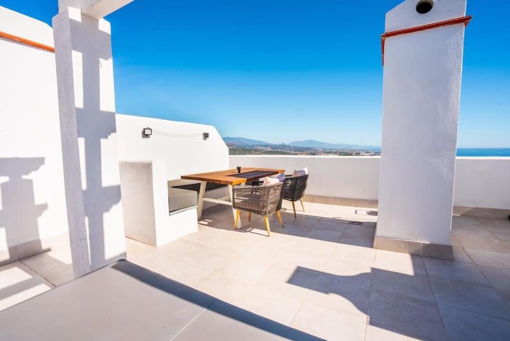 Casares Del Sol