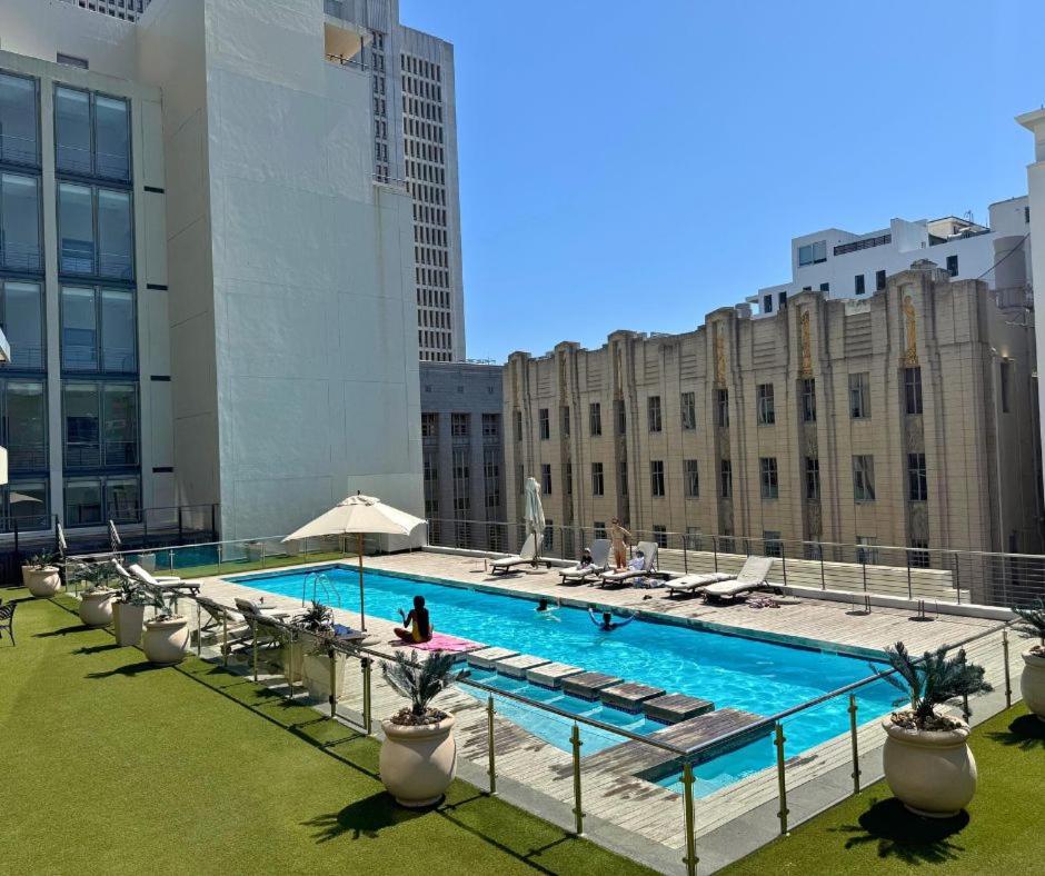 Stunning Cape Town City Centre Apartment view 5