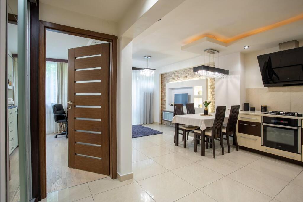 Golden Apartments Warsaw - Best Location in City Center Grzybowska 5-305