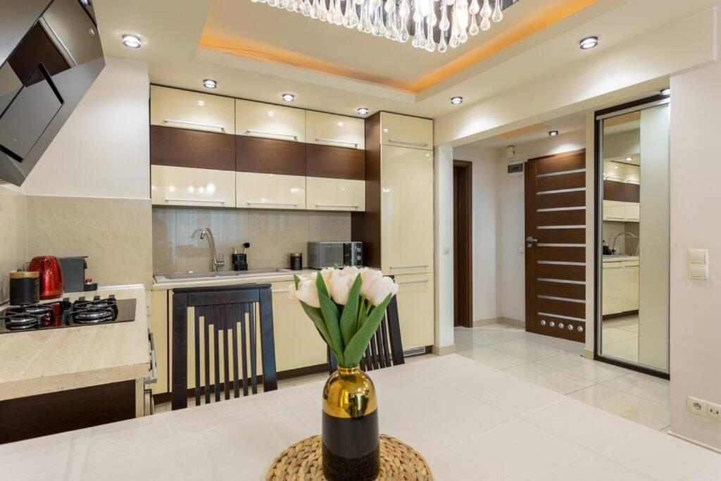 Golden Apartments Warsaw - Best Location in City Center Grzybowska 5-305