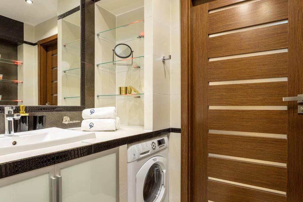 Golden Apartments Warsaw - Best Location in City Center Grzybowska 5-305