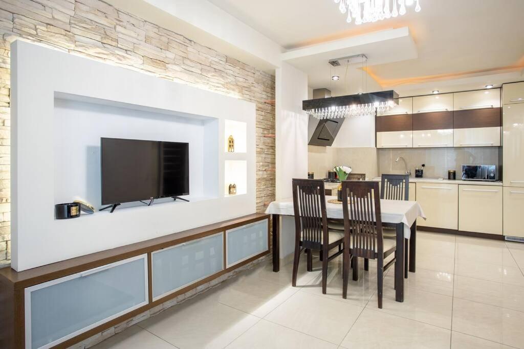 Golden Apartments Warsaw - Best Location in City Center Grzybowska 5-305