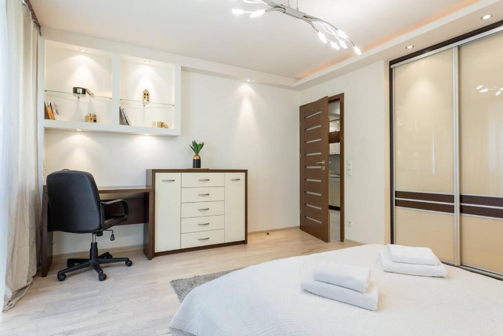 Golden Apartments Warsaw - Best Location in City Center Grzybowska 5-305