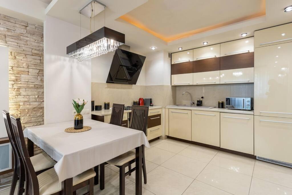Golden Apartments Warsaw - Best Location in City Center Grzybowska 5-305