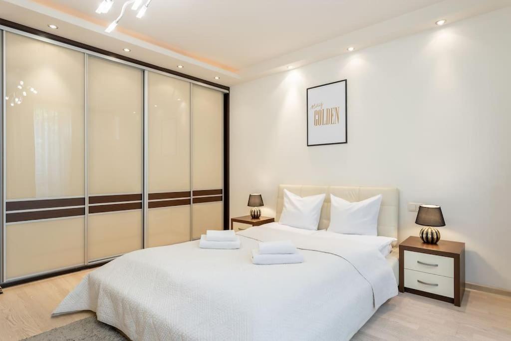 Golden Apartments Warsaw - Best Location in City Center Grzybowska 5-305