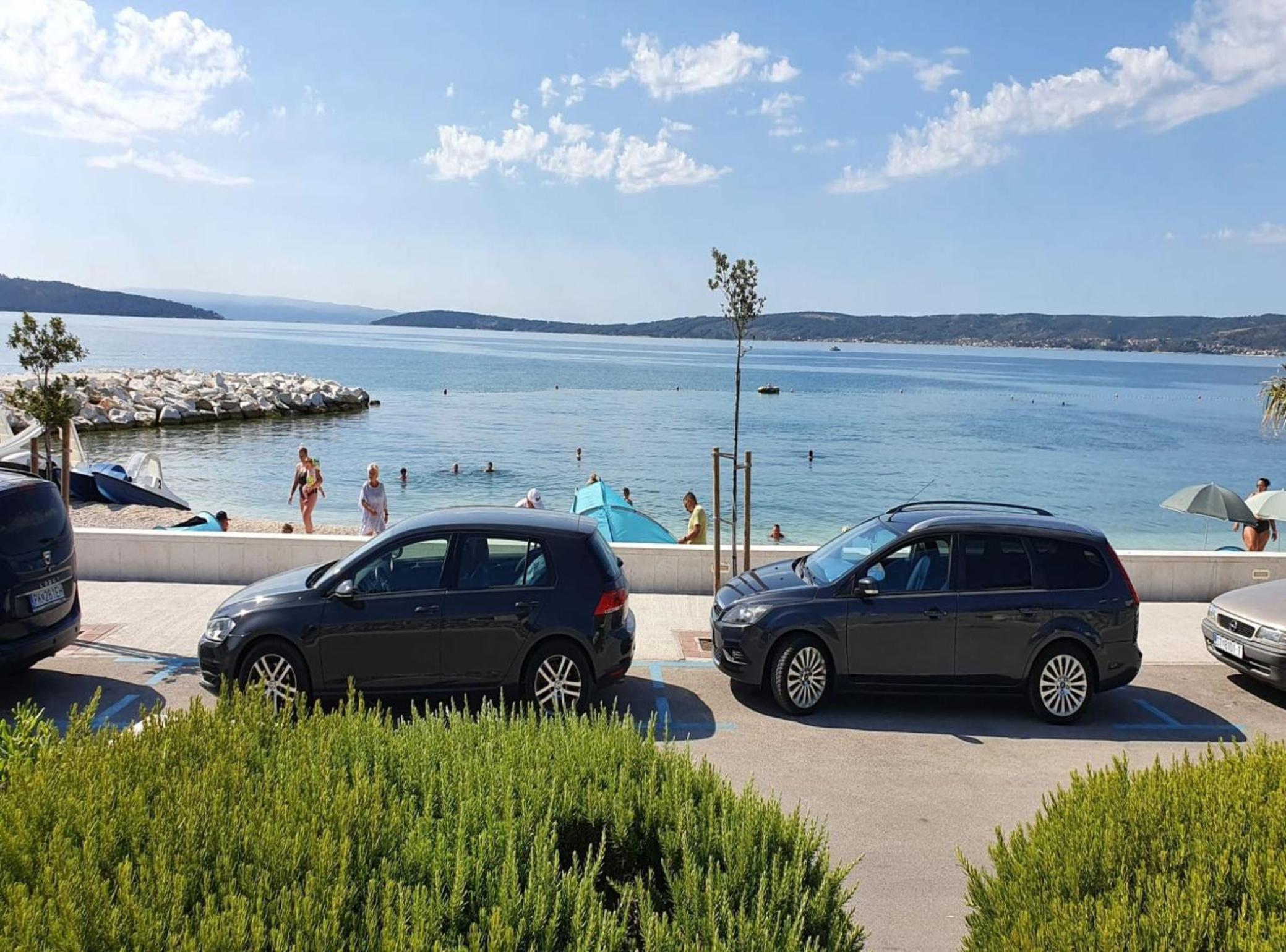 Spacious Apartment Steps from the Beach, with Private Terrace and Grill