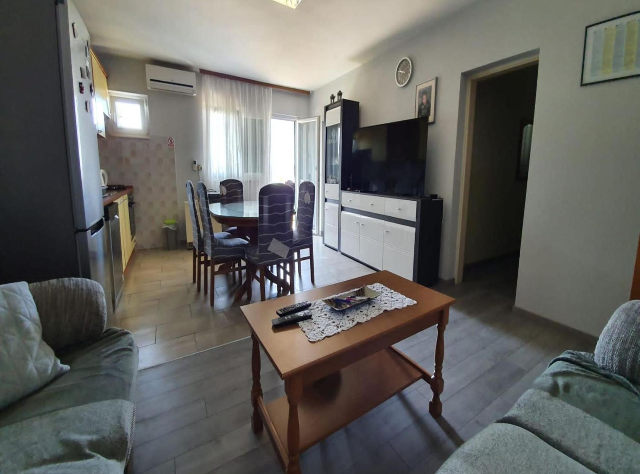 Spacious Apartment Steps from the Beach, with Private Terrace and Grill