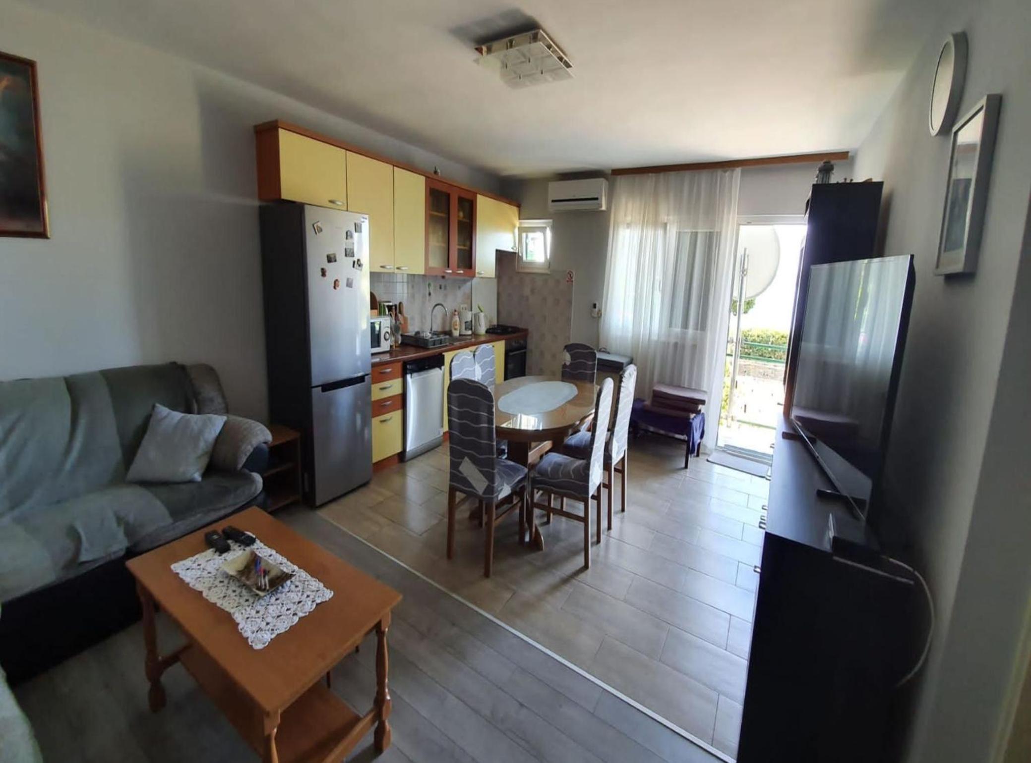 Spacious Apartment Steps from the Beach, with Private Terrace and Grill