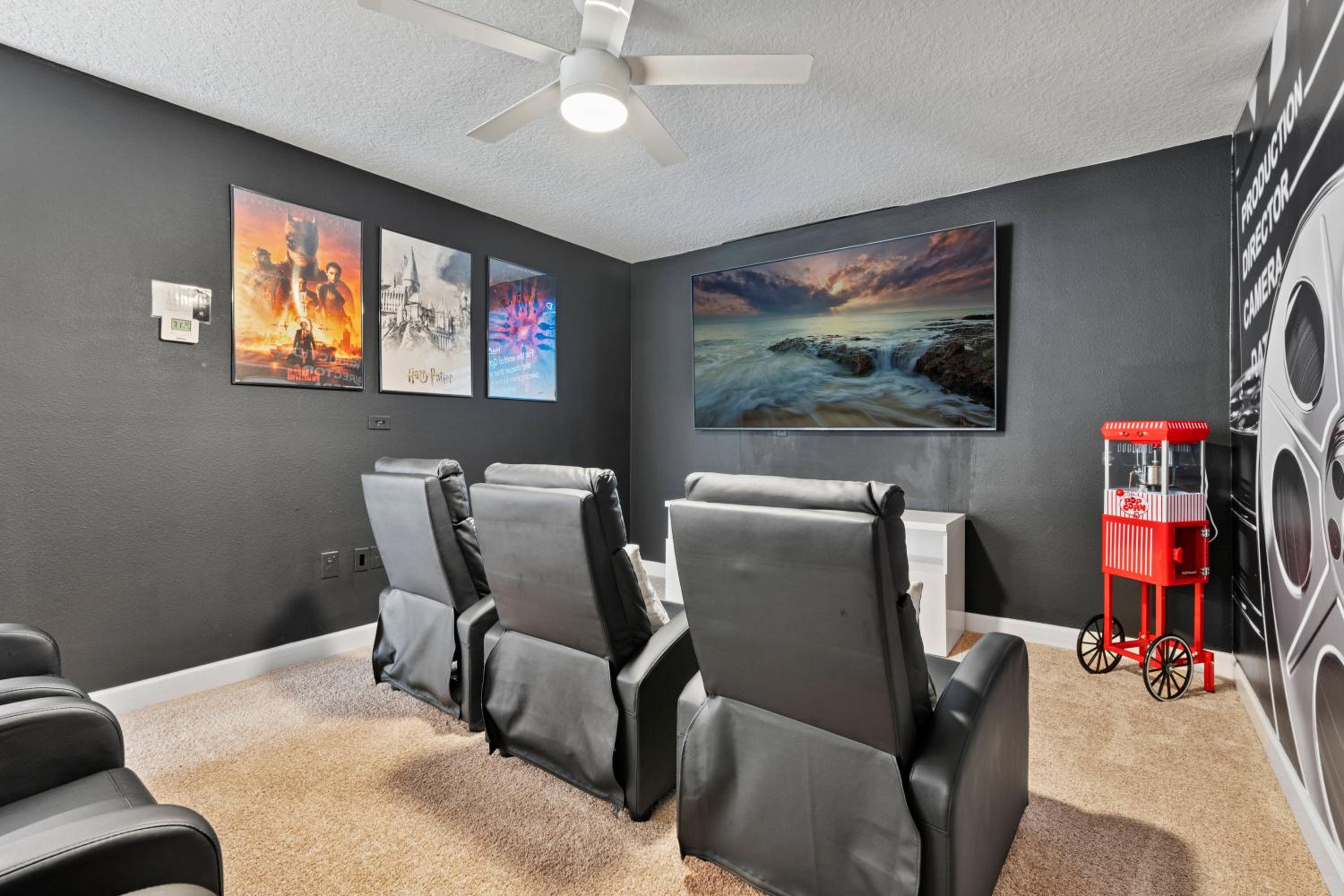 Amazing House 6 Bedrooms5 BathPoolMovie Theater view 4