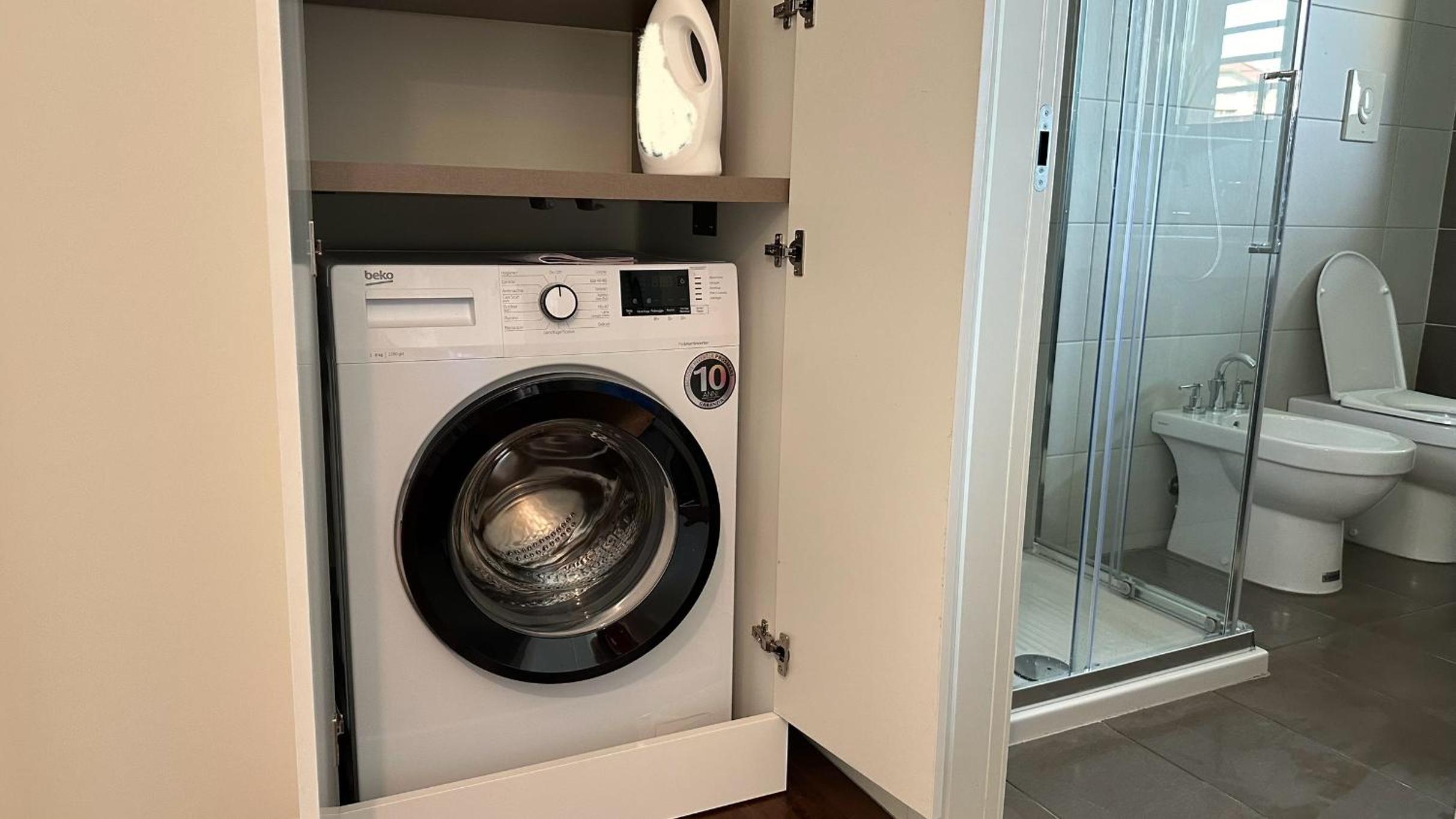 GIAX Tower Premium Modern Milanese Flat with Gym Pool view & Box