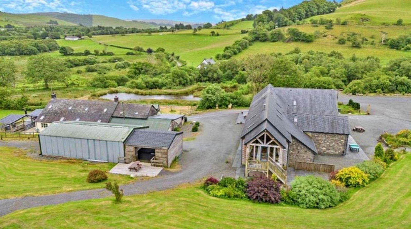 Finest Retreats - The Welsh Barn view 4
