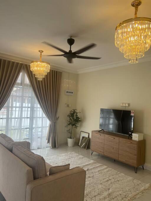 The White House Nilai Impian photo 1