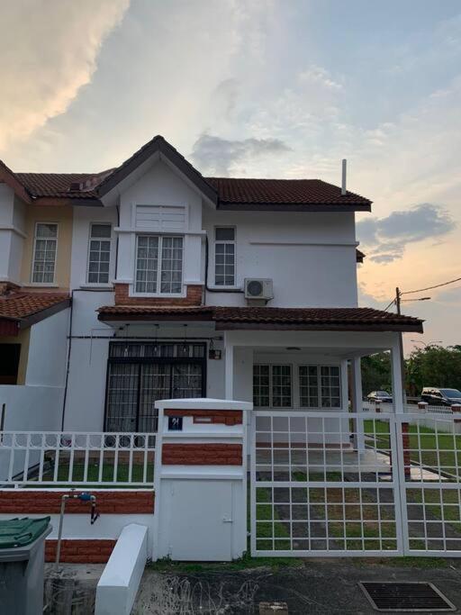 The White House Nilai Impian photo 2