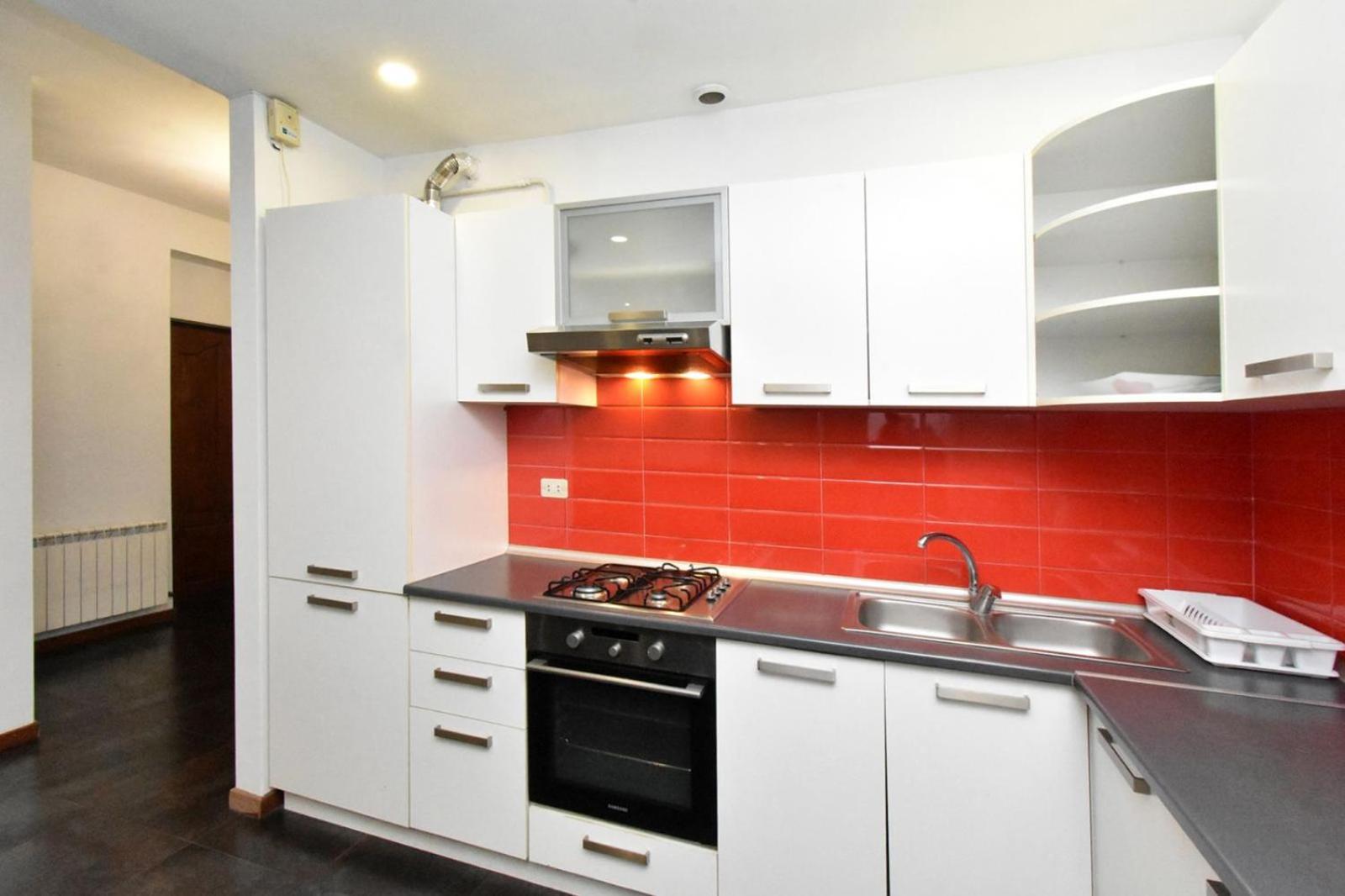 Northern Avenue, 1 bedroom Modern, New Euro Renovated apartment HH399